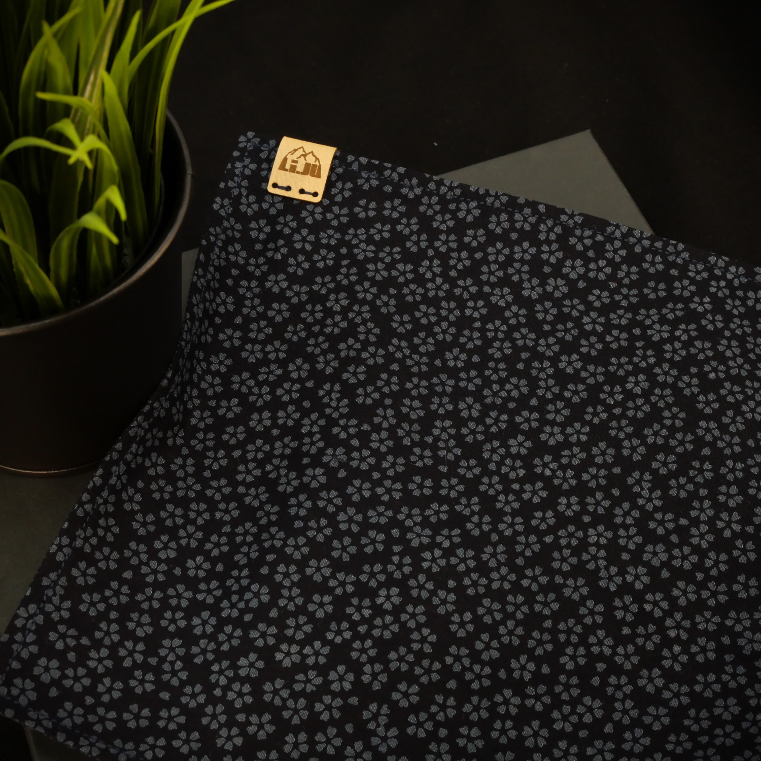 Li.JU Hank,DARK FLOWER